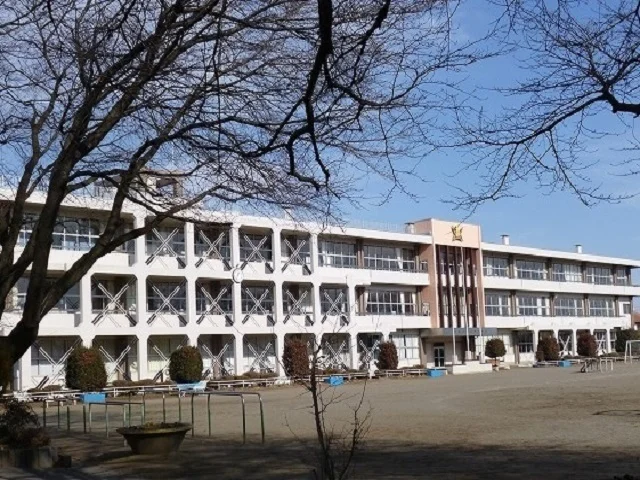 長田小学校まで1070m