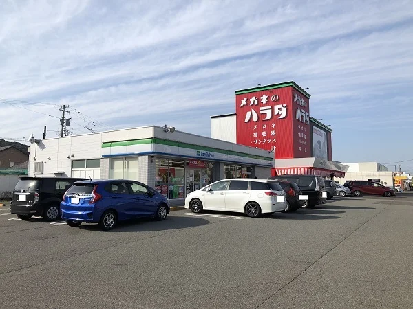 ファミリーマートまで180m