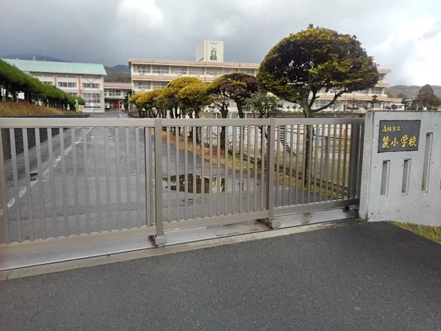 鳥栖市立麓小学校まで400m