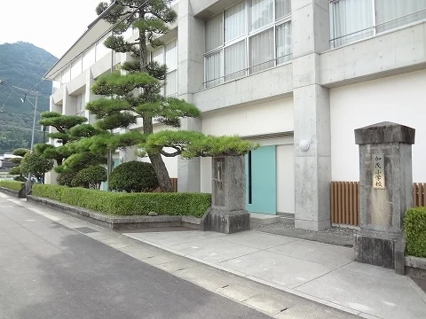 加茂小学校まで1200m