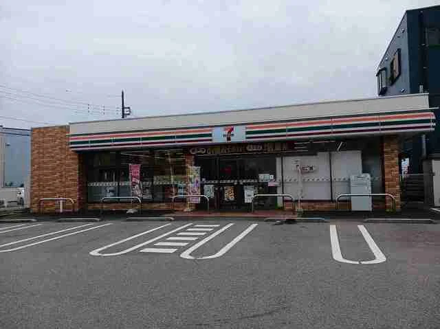 セブンイレブンまで550m