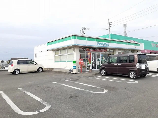 ファミリーマート 千丁町店まで1100m