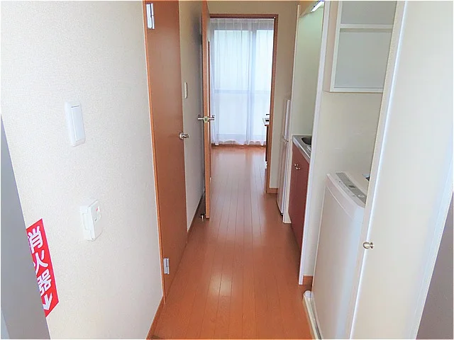 玄関からのアングルです