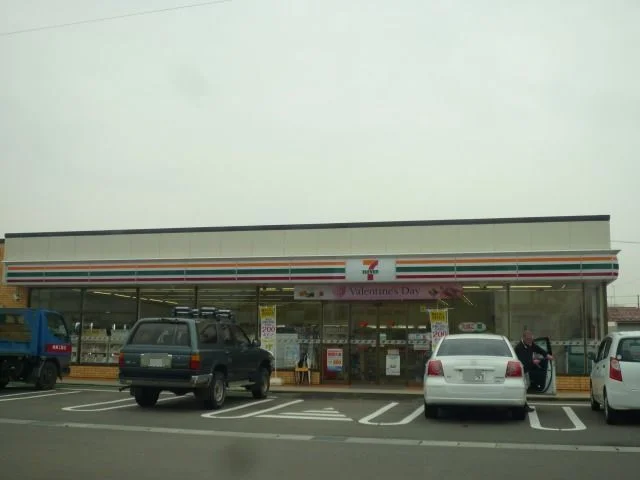 セブンイレブンまで290m