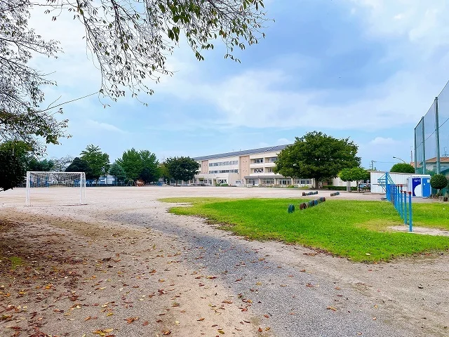 足利市立南小学校まで750m