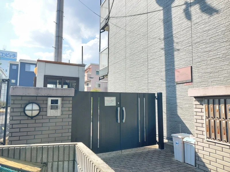 オートロックゲート付き。