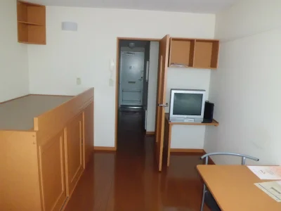 窓際から玄関方向を見てみると・・・