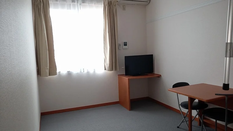 備品は部屋毎に異なります。１Ｆのみフローリング。