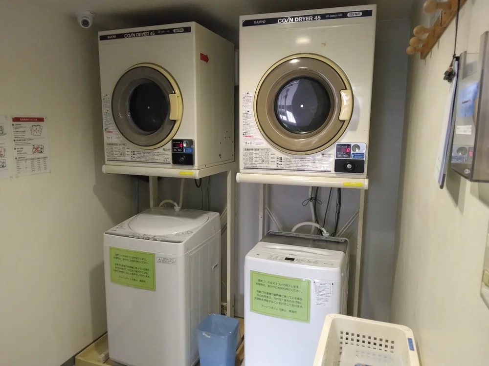 近隣の迷惑時間使用可能な洗濯機は1階フロアにございます。