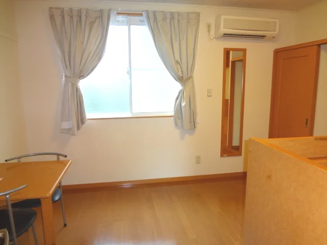 1Fはフローリング、2Fは絨毯張りです。