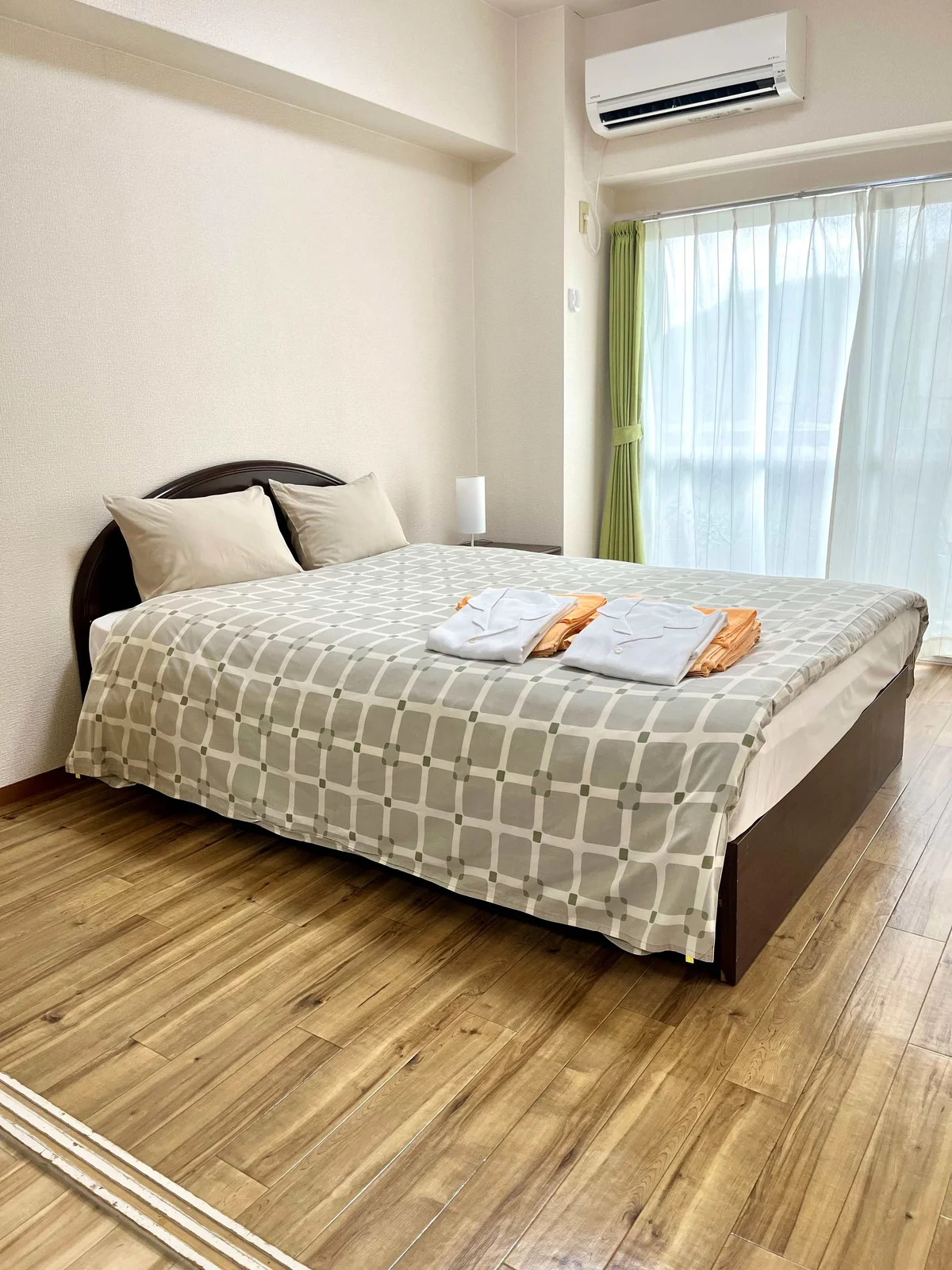 ダブルベッド幅１４０㎝