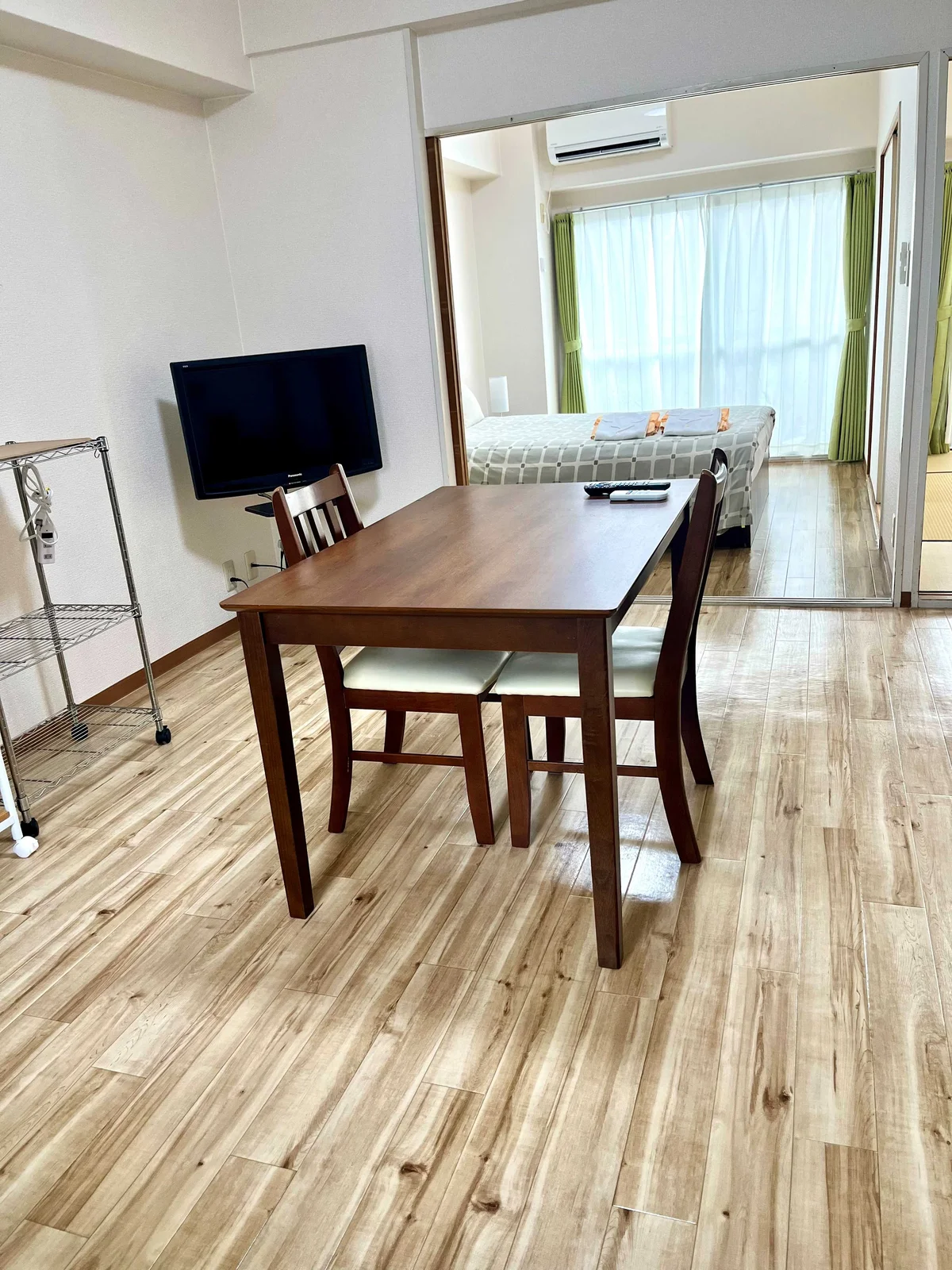 ダイニングテーブル