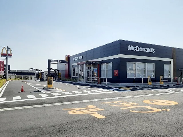 マクドナルドまで1000m