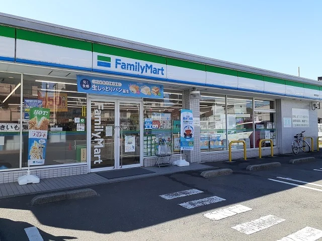 ファミリーマートまで110m