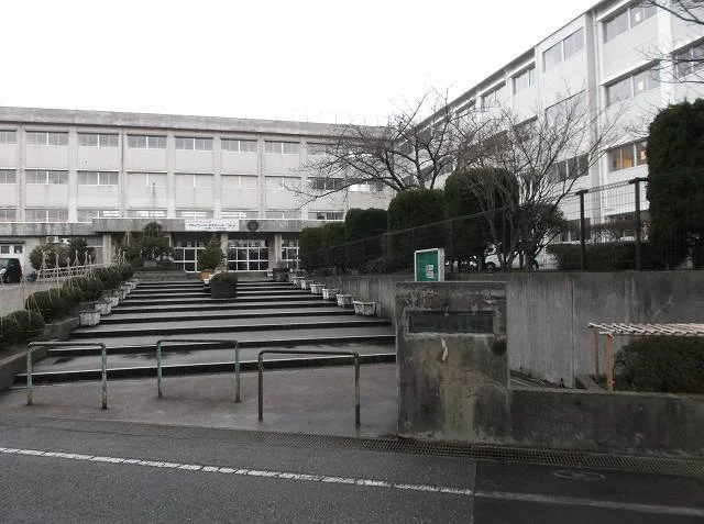 東青山小学校まで750m