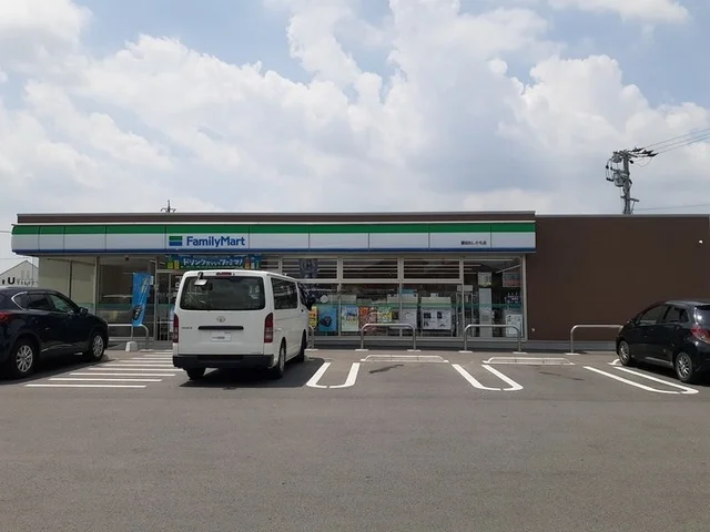 ファミリーマートまで1200m