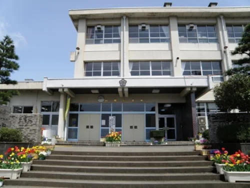 村岡小学校まで950m