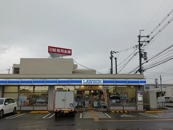 ローソン加東上滝野店まで450m