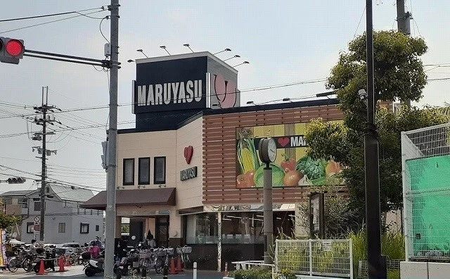 マルヤス様まで400m