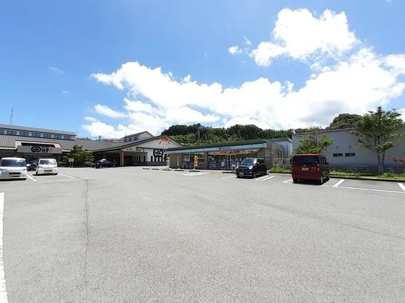 ファミリーマート サンリバー四まで400m