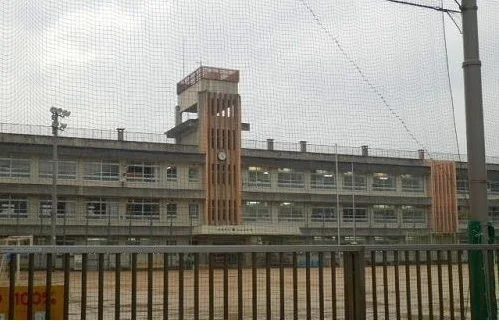 山本小学校まで1000m