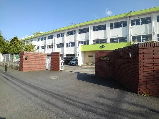 木屋瀬小学校まで1700m