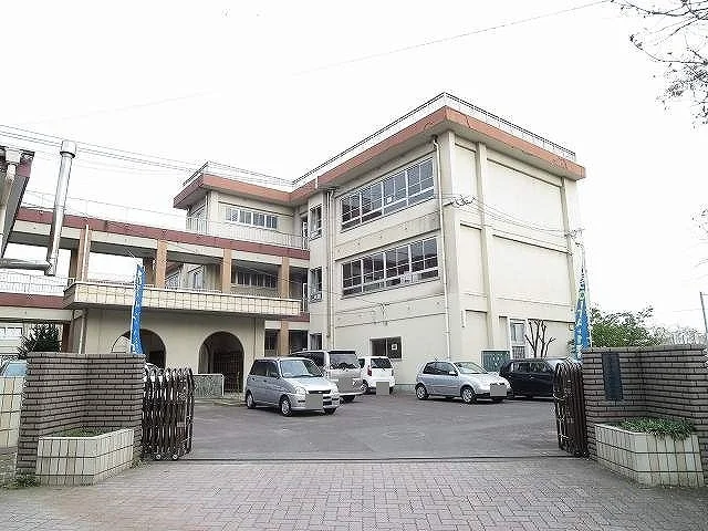 城南小学校まで1200m