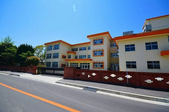 築城小学校まで750m