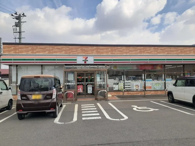 セブンイレブン　鶴岡千石店まで400m