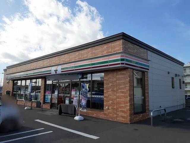 セブンイレブンまで446m