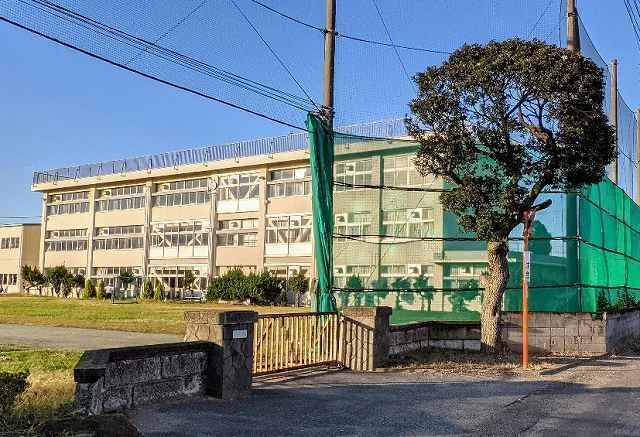 木更津市立金田中学校まで650m