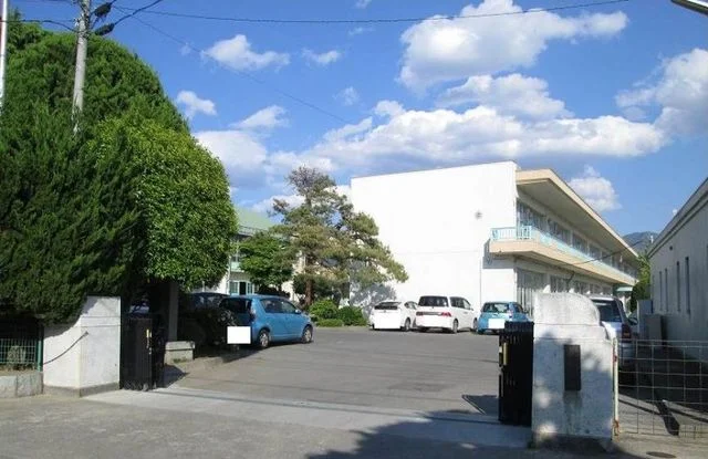 日下部小学校まで650m