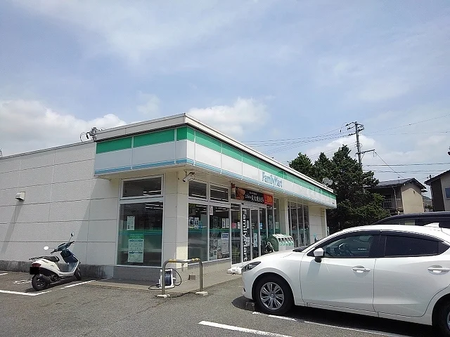 ファミリーマート三原中之町店まで300m