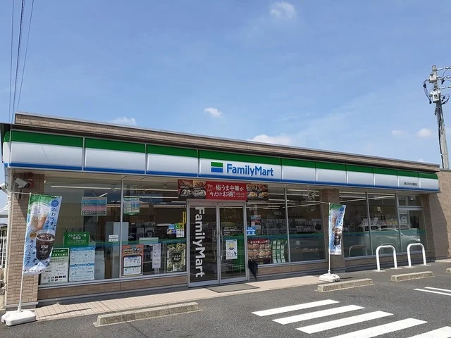 ファミリーマート　大手橋西店まで340m