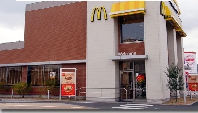 マクドナルドさんまで350m