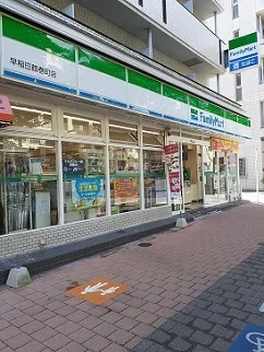 ファミリーマート早稲田鶴巻町店まで218m
