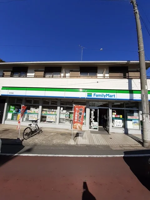 ファミリーマートまで60m