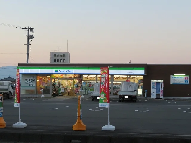 ファミリーマート 人吉錦町西店まで1100m
