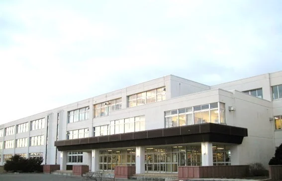 釧路市立鳥取西中学校まで500m