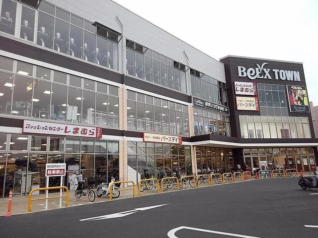 バースデイベルクスタウン草加八まで1300m