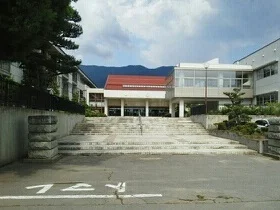 坂城小学校まで390m