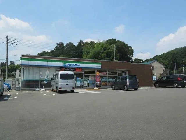 ファミリーマートまで600m