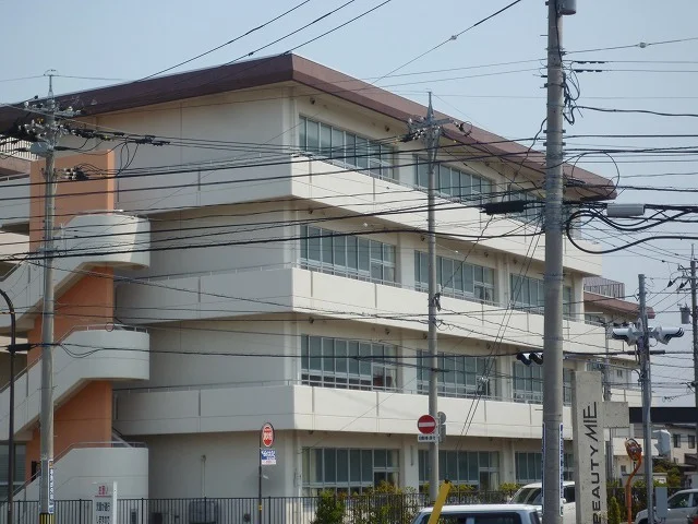 諸江町小学校まで1900m