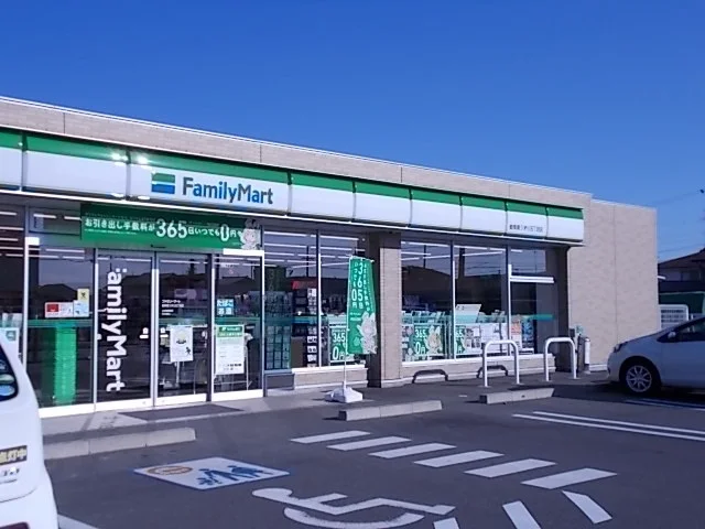 ファミリーマート南鶉5丁目店まで450m