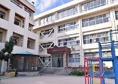 安小学校まで1100m