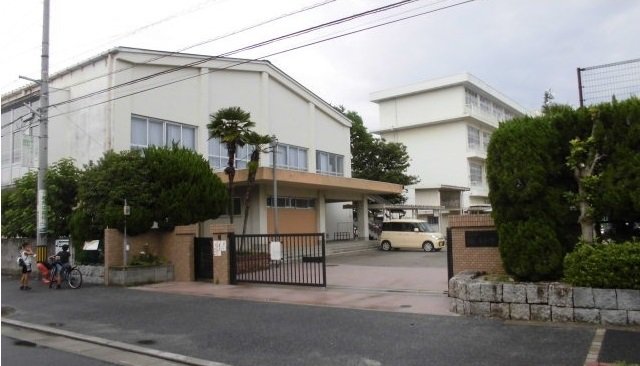 祇園小学校まで1000m