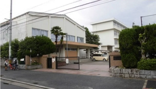 祇園小学校まで1000m