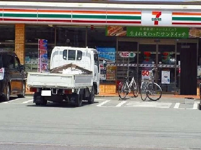 セブンイレブンまで770m