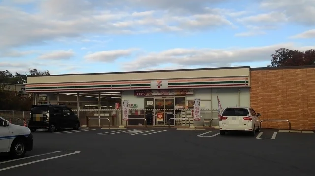 セブンイレブン友生南インター店まで950m