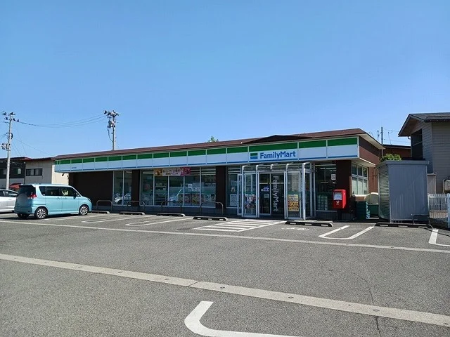 ファミリーマート長井中道店まで500m